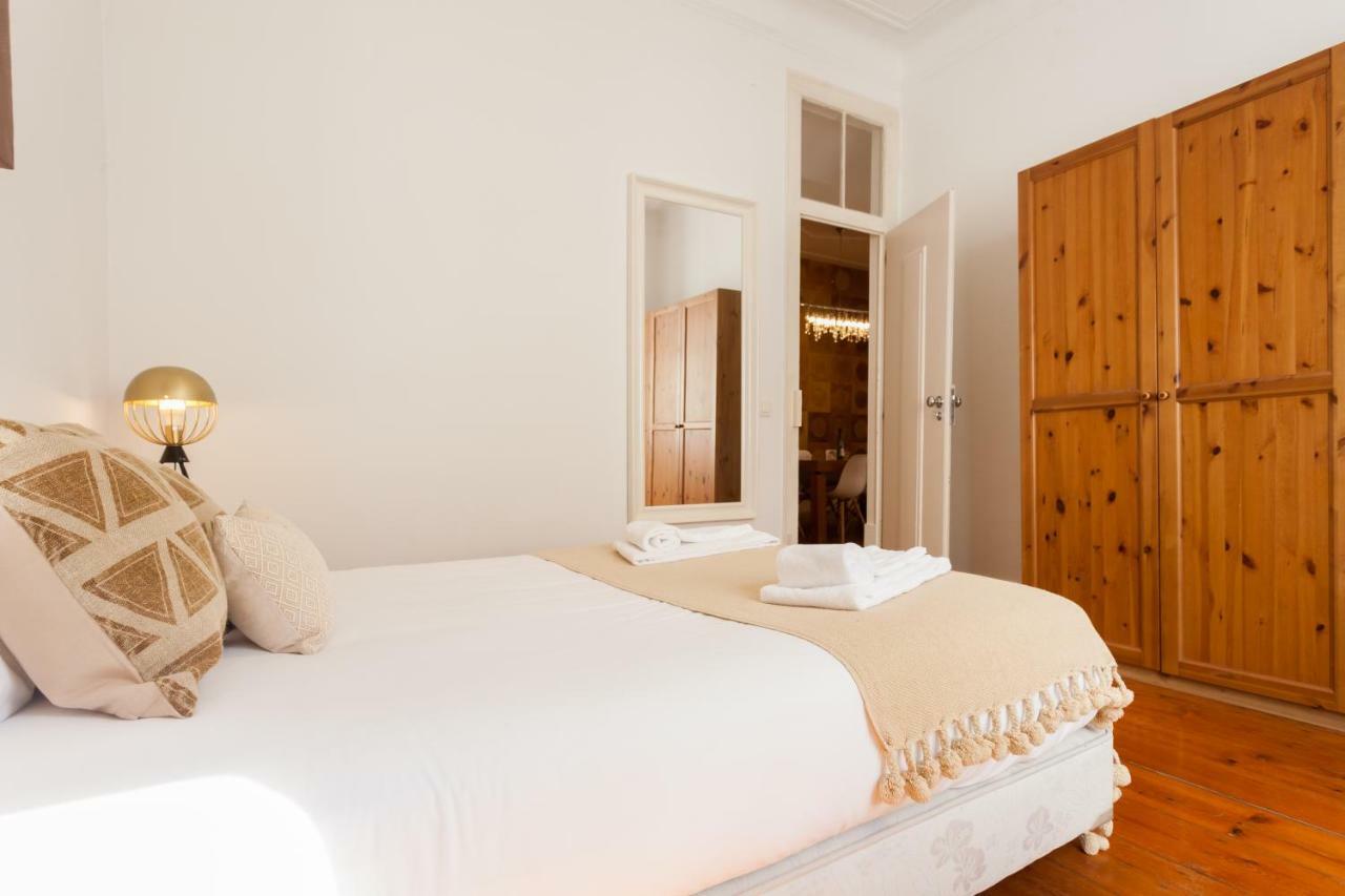 Tejo Vintage Three-Bedroom Apartment - By Lu Holidays Lisbon Exterior photo